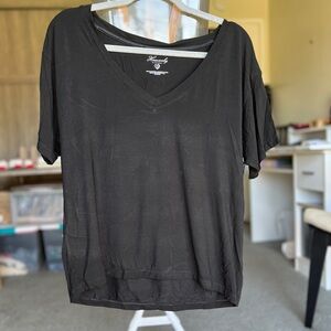 🌟Victoria's Secret Black V-Neck Tee🌟